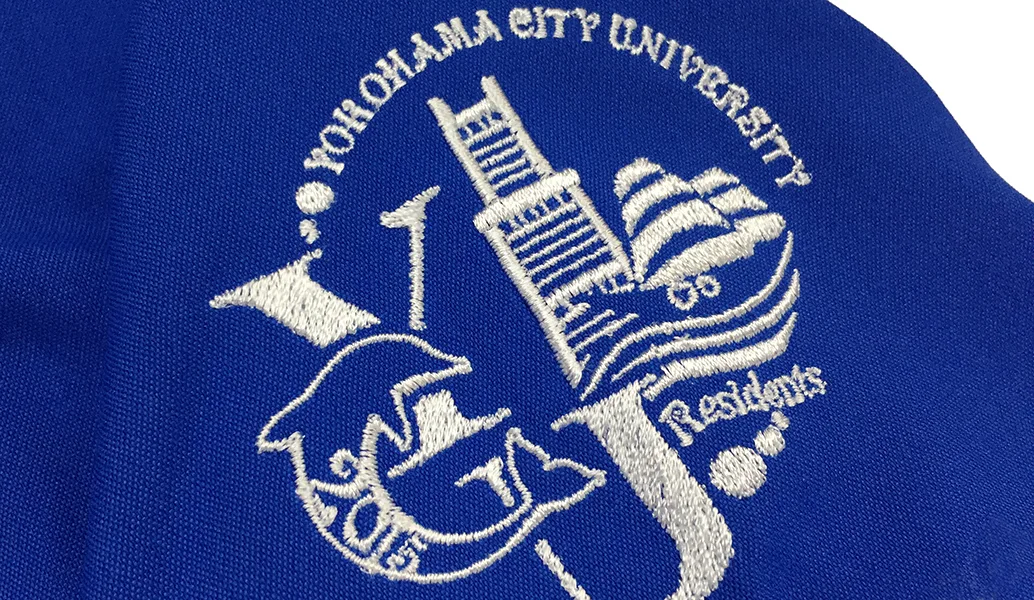 YOKOHAMA CITY UNIVERSITY 2015 Residents の刺繍（白衣・スクラブへの着用イメージ）