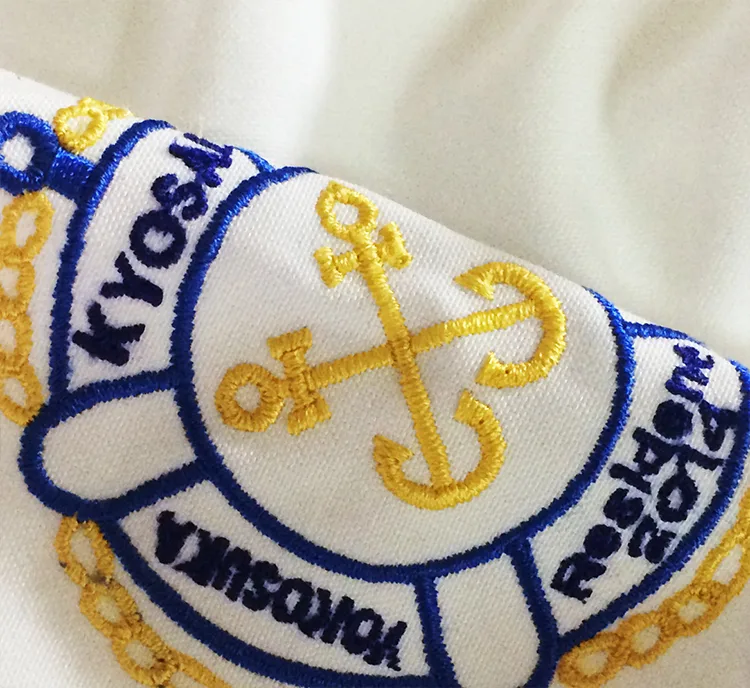 YOKOSUKA KYOSAI HOSPITAL Resident 2014 の刺繍（ディテール）