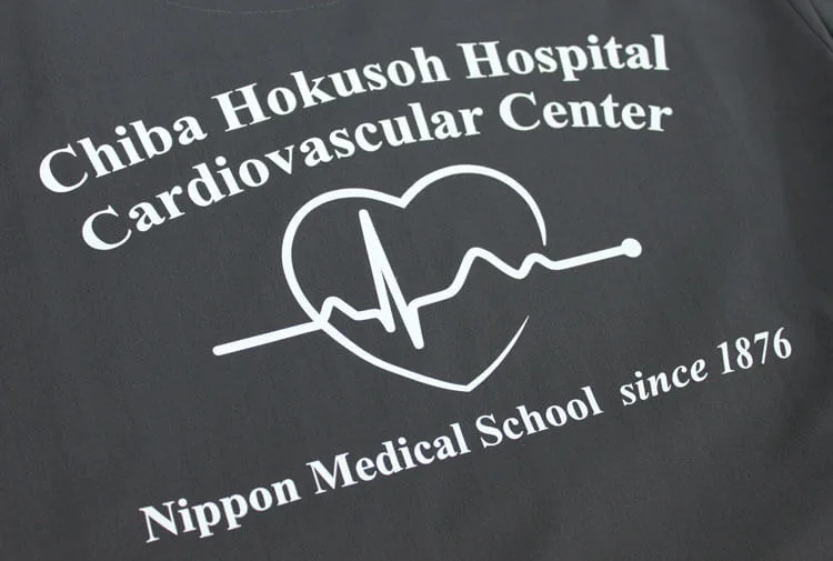 Chiba Hokusoh Hospital Cardiovascular Center のプリント（白衣・スクラブへの着用イメージ）