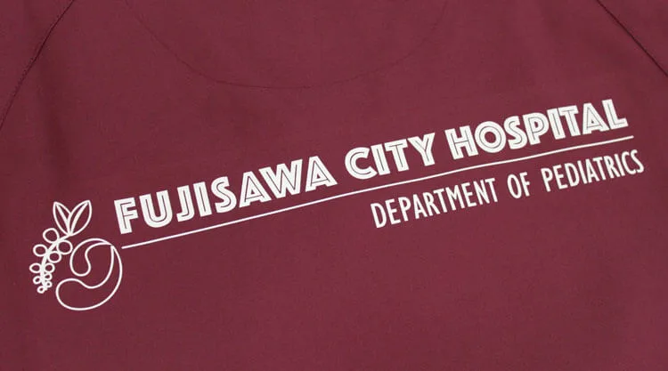 FUJISAWA CITY HOSPITAL DEPARTMENT OF PEDIATRICS のプリント（白衣・スクラブへの着用イメージ）
