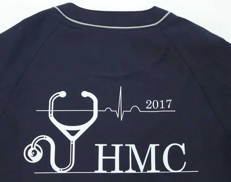 HMC 2017 のオリジナルロゴ・ホワイト系。医療スクラブ・白衣に施したプリントの実績