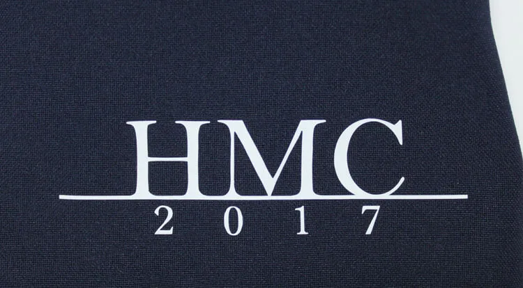 HMC 2017 のプリント（白衣・スクラブへの着用イメージ）