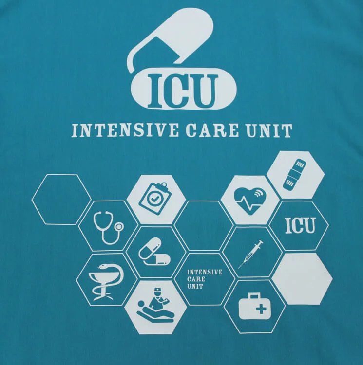 INTENSIVE CARE UNIT のホワイト系・単色プリント。医療スクラブ・白衣に施したプリントの実績