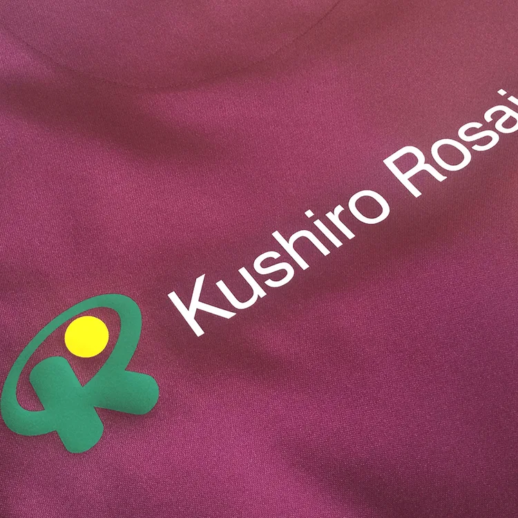 Kushiro Rosai Hospital のイエロー系・オリジナルロゴ。医療スクラブ・白衣に施したプリントの実績