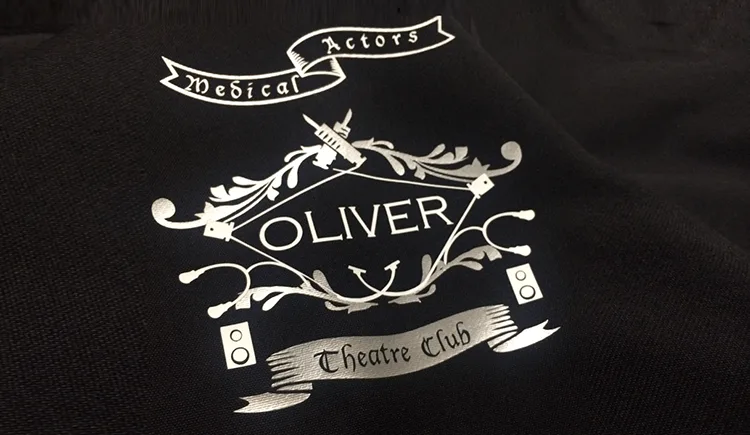 OLIVER のプリント（ディテール）