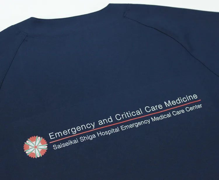 Saiseikai Shiga Hospital Emergency Medical Care Center のオリジナルロゴ・フルカラープリント。医療スクラブ・白衣に施したプリントの実績