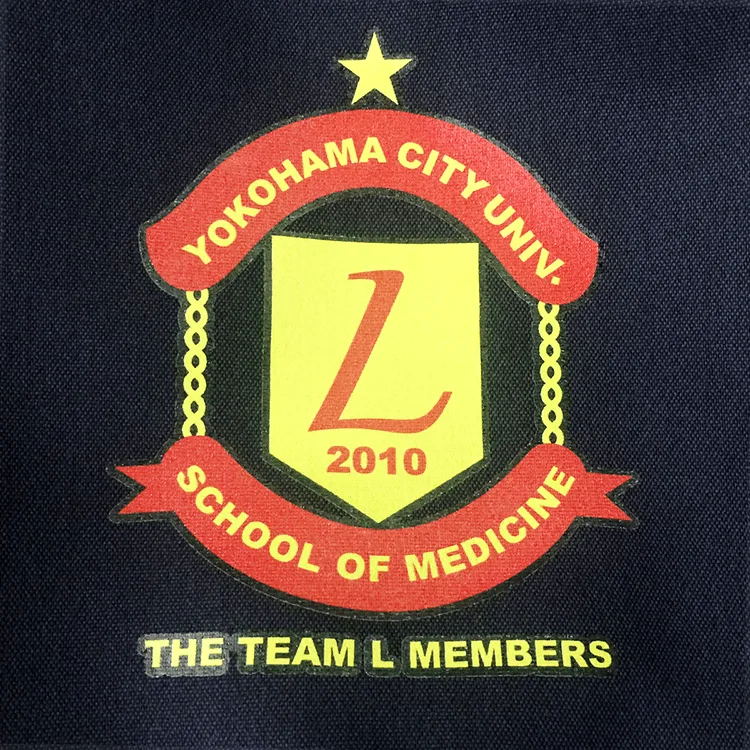 THE TEAM L MEMBERS のプリント（白衣・スクラブへの着用イメージ）